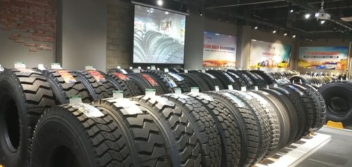 选择南昌千万家轮胎汽配批发厂家共创车万家汽配连锁品牌